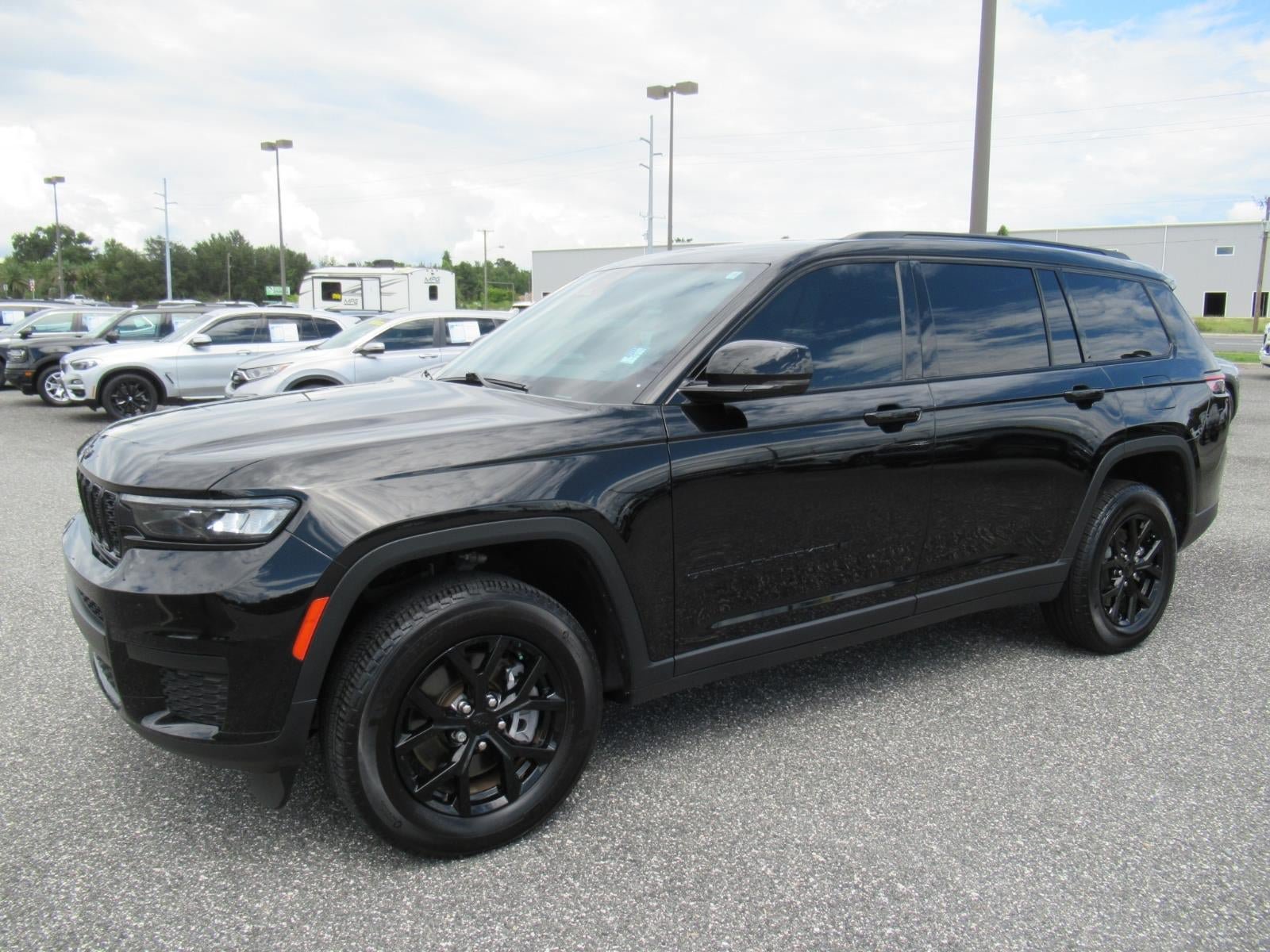 Used 2024 Jeep Grand Cherokee L Laredo AWD/4WD image 4