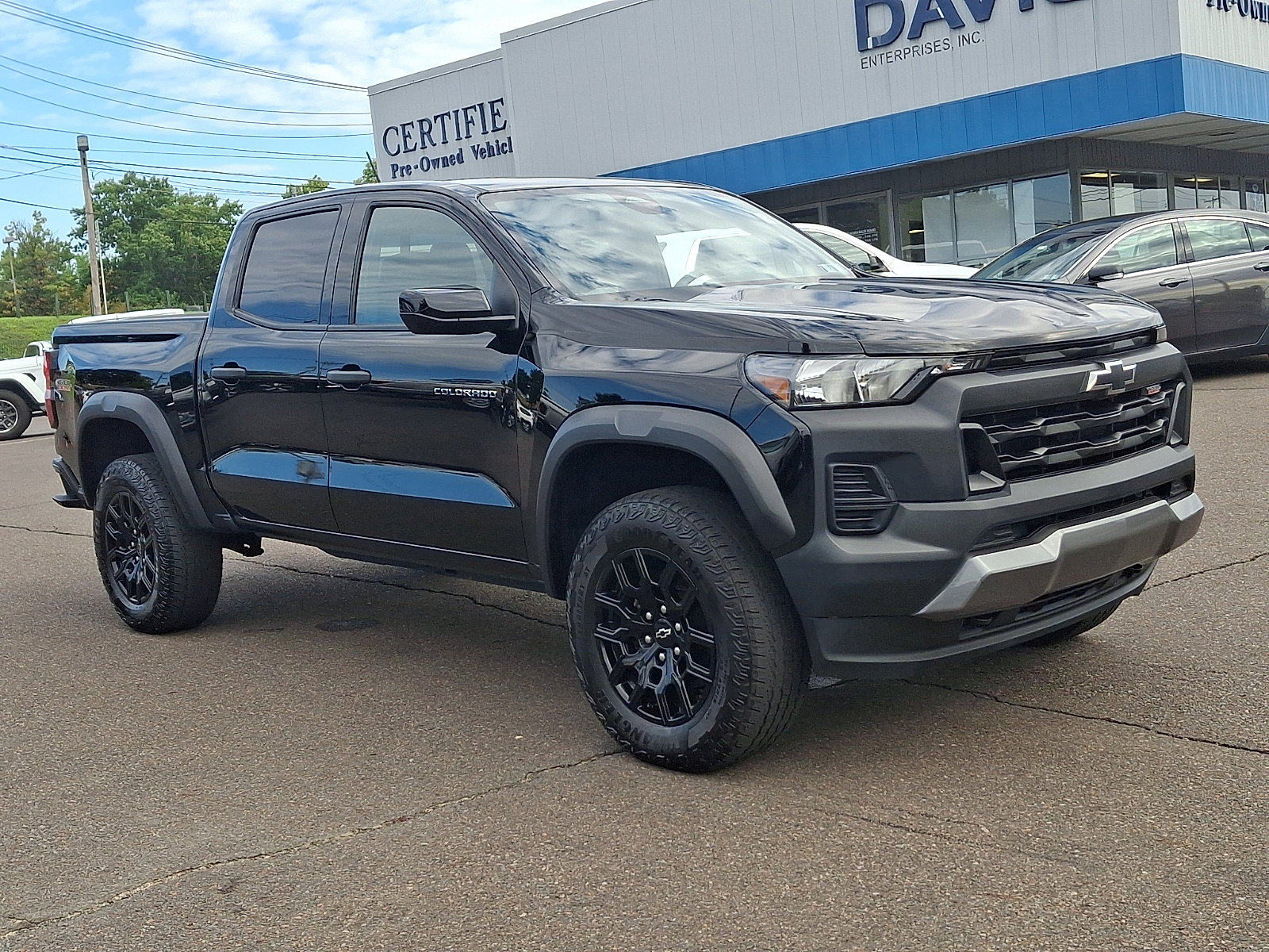 Used 2024 Chevrolet Colorado Trail Boss w/ Advanced Trailering Package AWD/4WD image 3