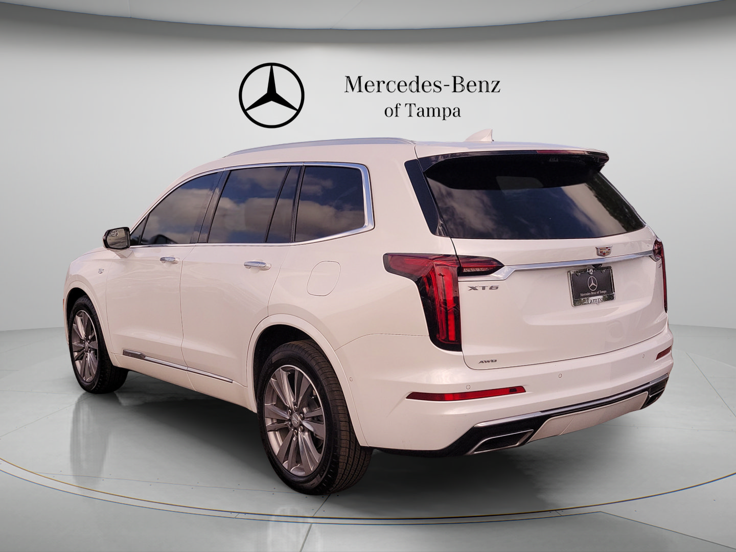 Used 2022 Cadillac XT6 Premium Luxury w/ Technology Package AWD/4WD image 2