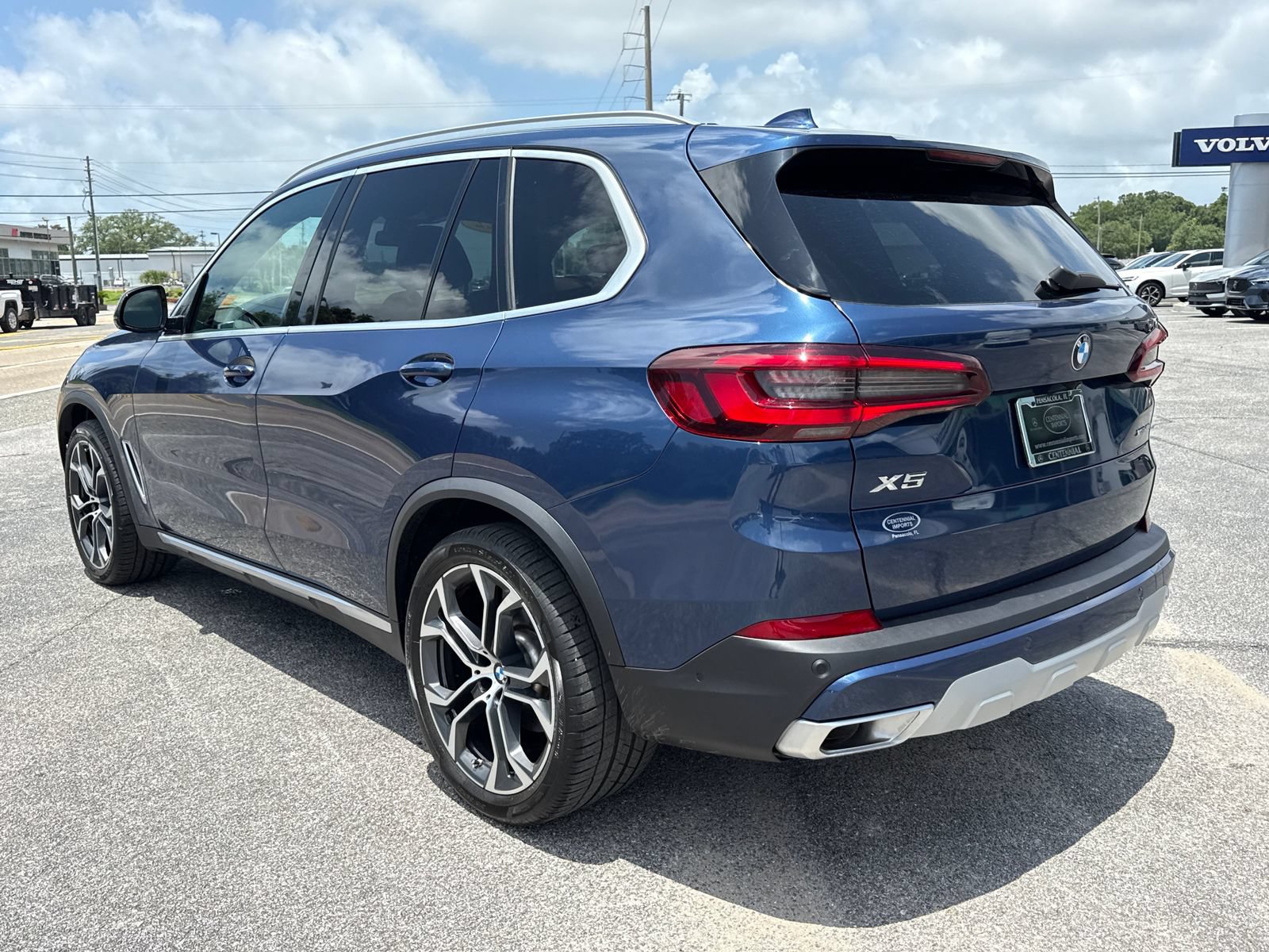 Used 2022 BMW X5 xDrive40i w/ Premium Package AWD/4WD image 3