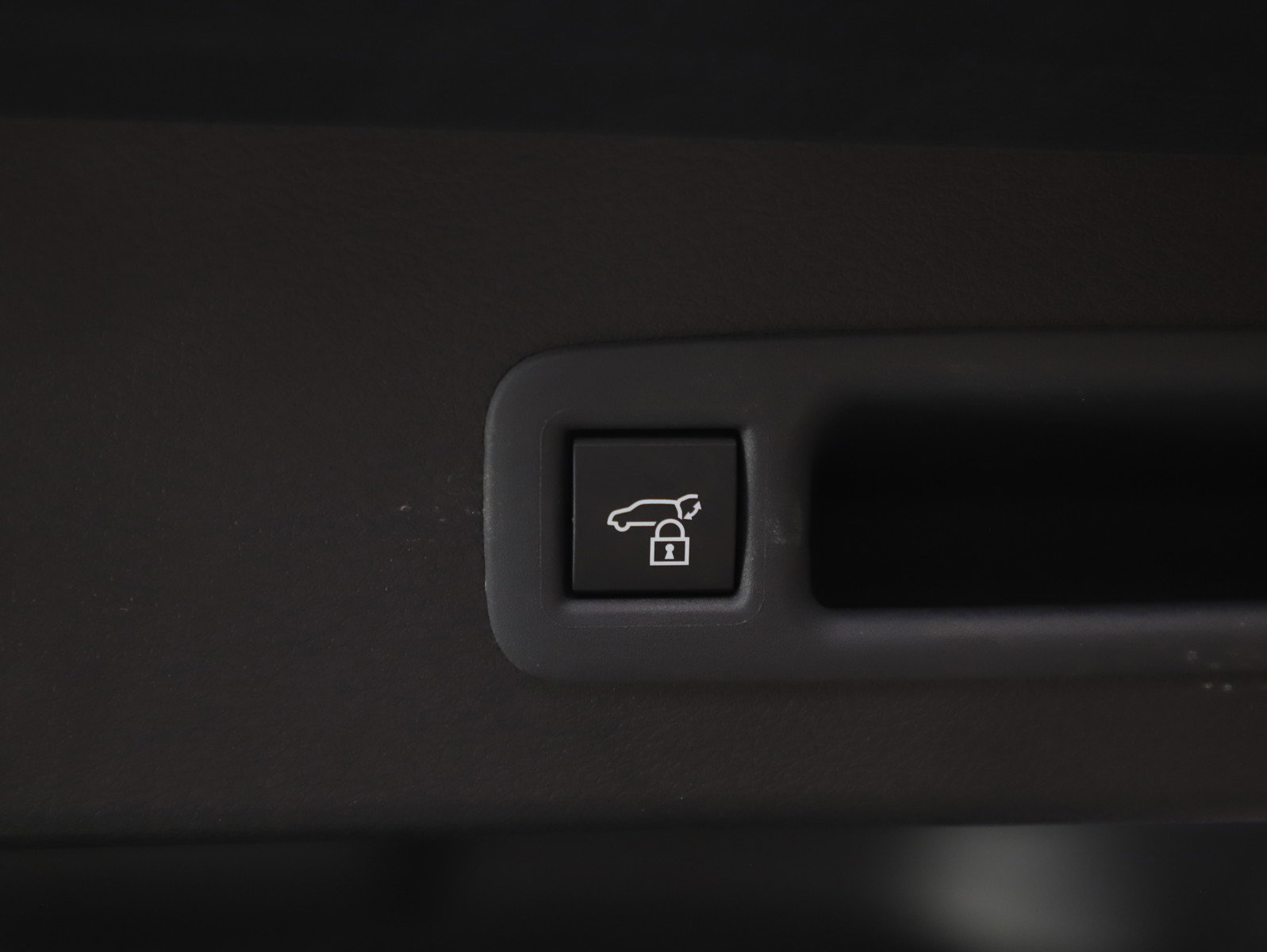 Used 2025 Toyota Sienna XSE image 18