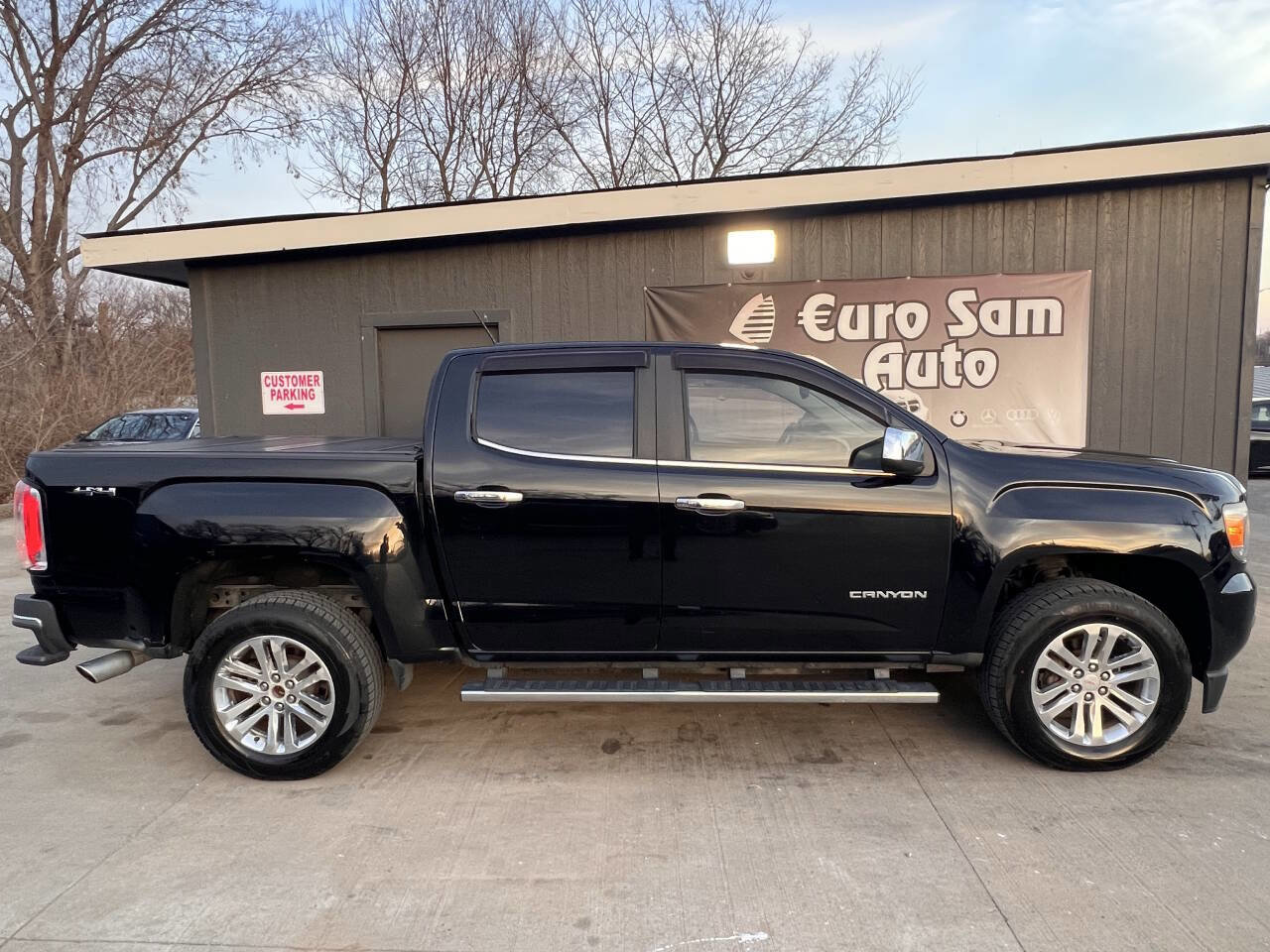 Used 2017 GMC Canyon SLT image 8