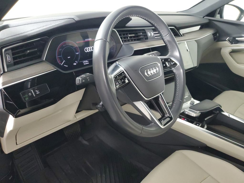 Used 2024 Audi Q8 e-tron Premium Plus w/ Premium Plus Package image 23