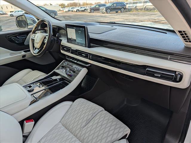 Used 2022 Lincoln Aviator Black Label w/ Dynamic Handling Package AWD/4WD image 16