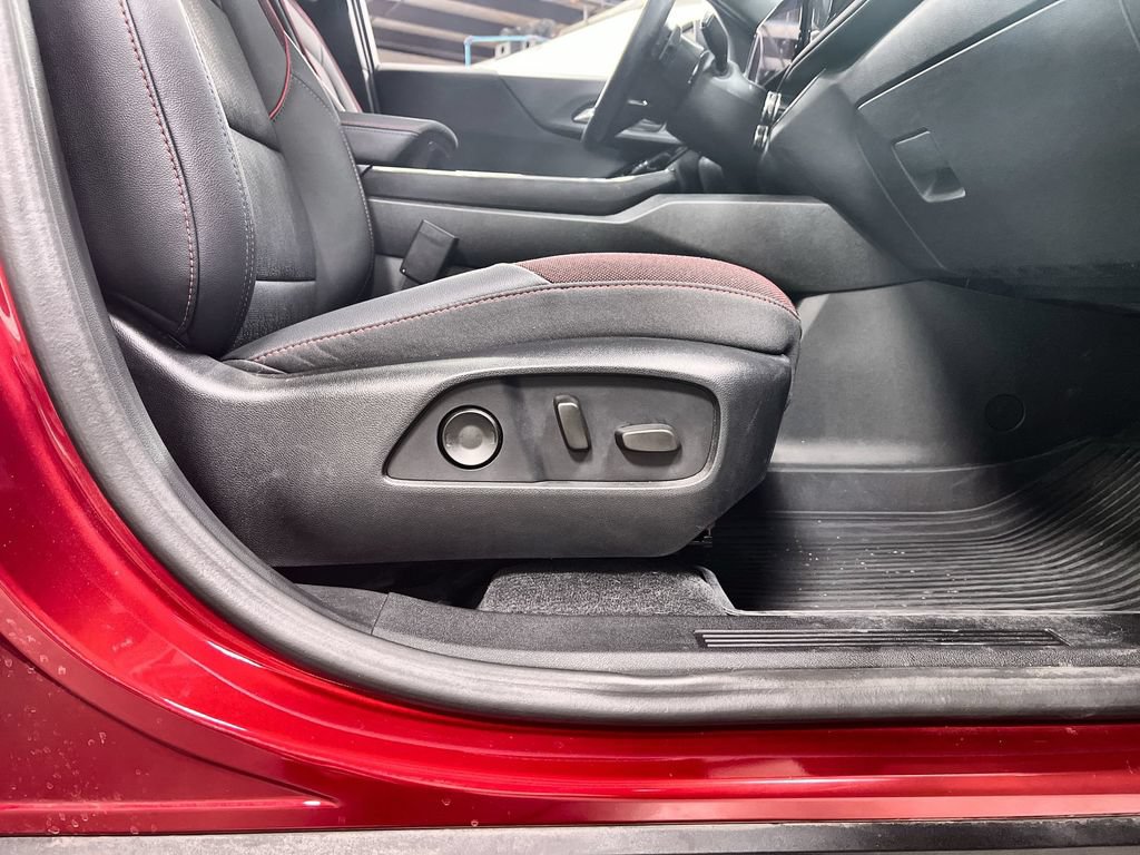 Used 2025 Chevrolet Equinox RS w/ Safety and Technology Package AWD/4WD image 31