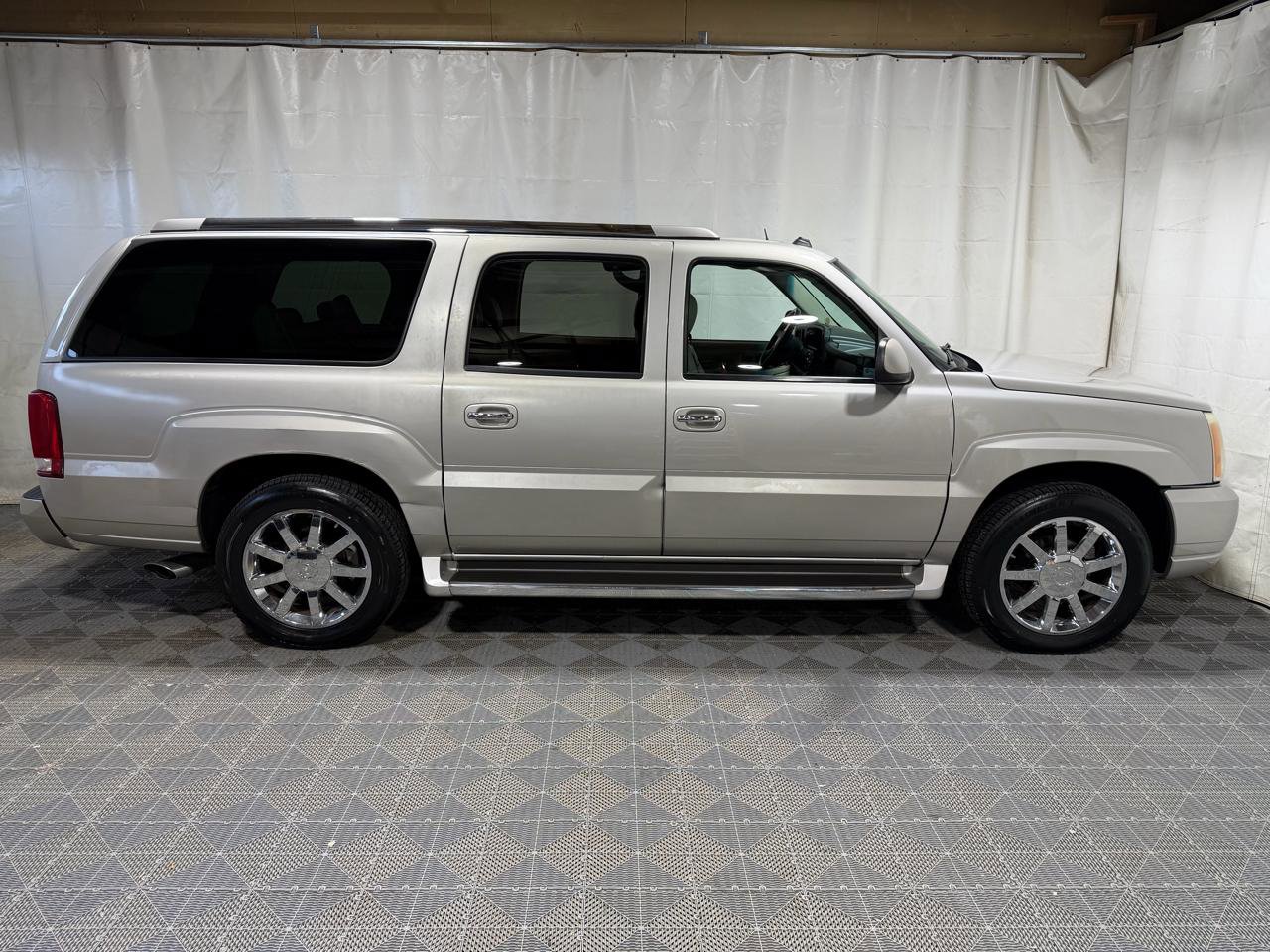 Used 2004 Cadillac Escalade ESV Platinum image 6