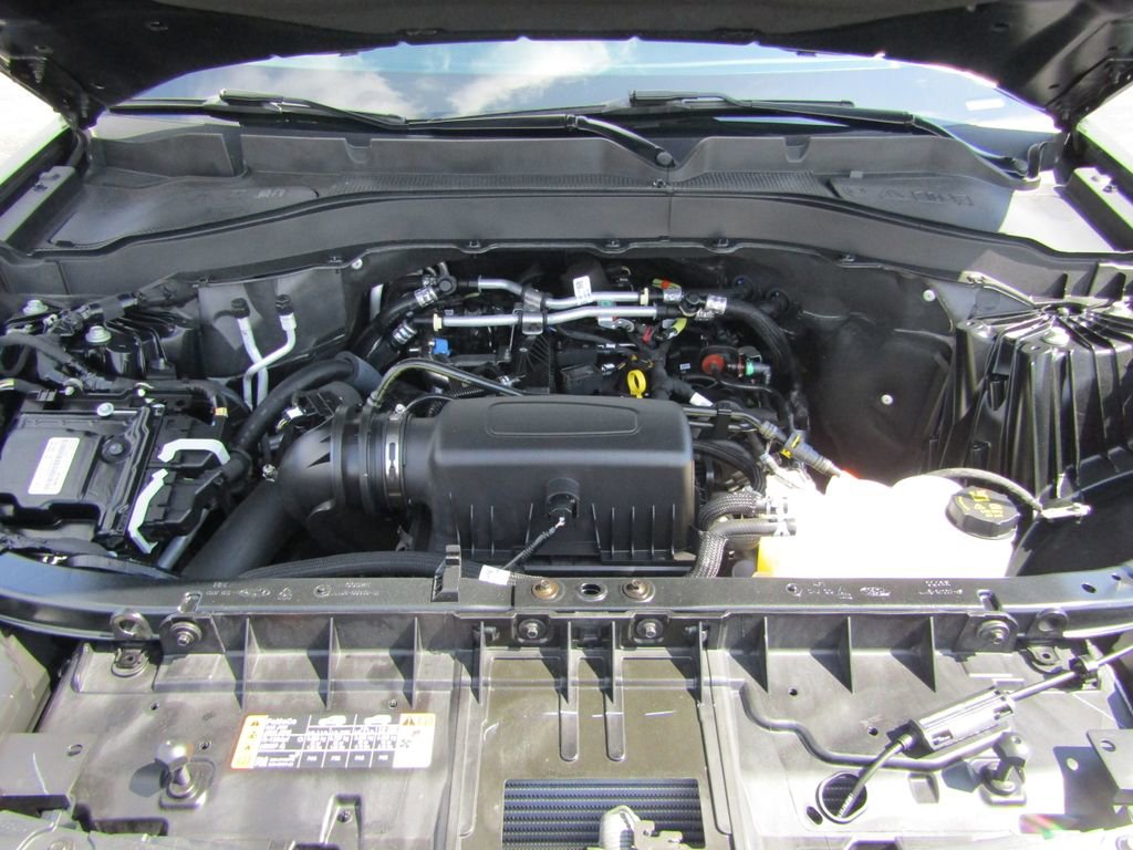Used 2024 Ford Explorer XLT w/ Equipment Group 202A AWD/4WD image 37