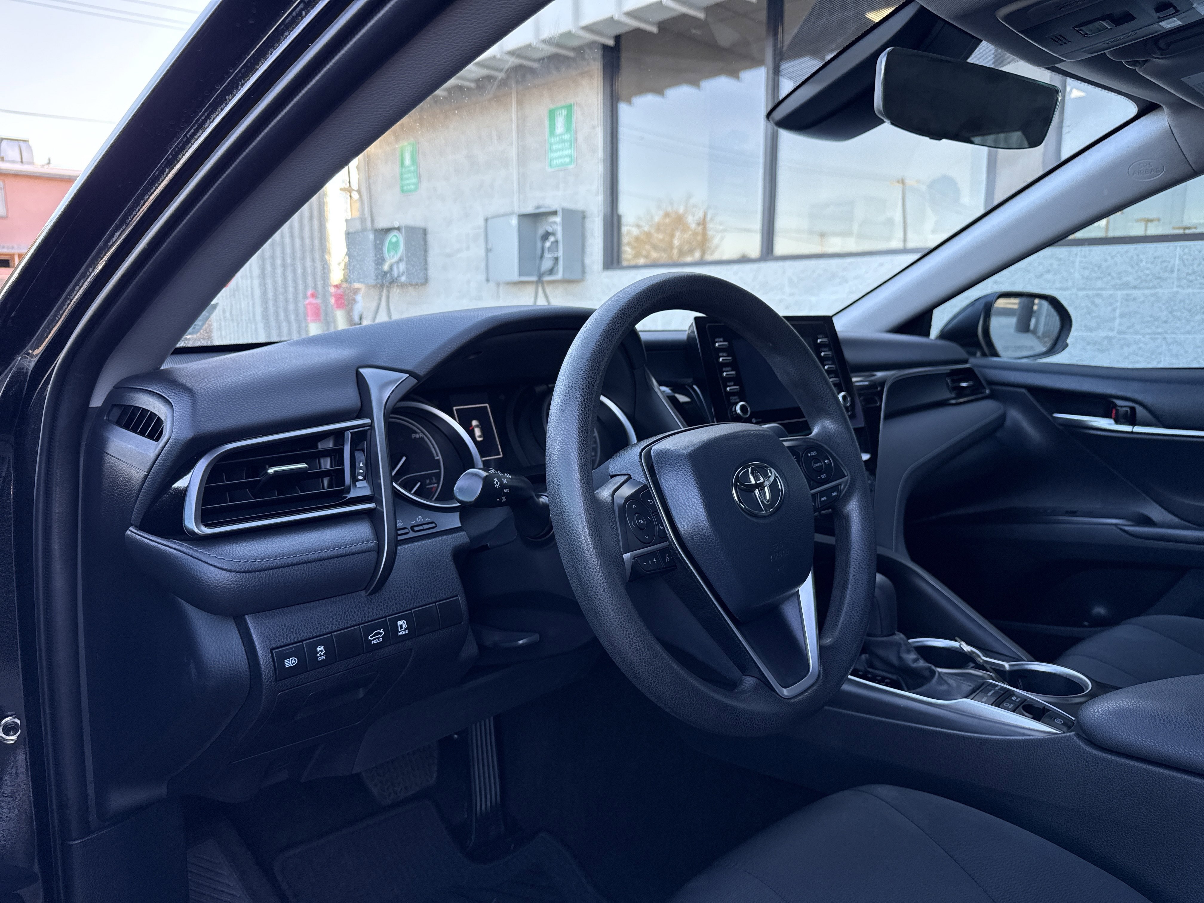 Used 2022 Toyota Camry LE image 12