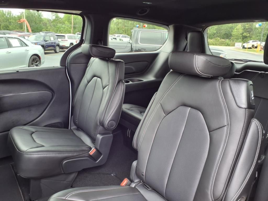 New 2026 Chrysler Pacifica Select image 18