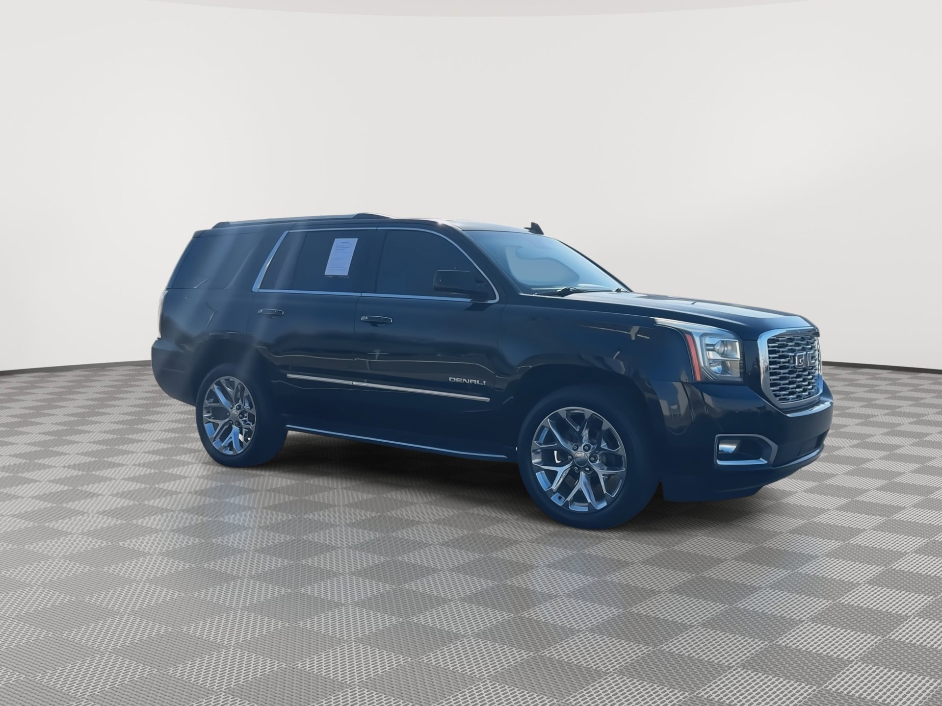 Used 2018 GMC Yukon Denali w/ Open Road Package AWD/4WD image 2