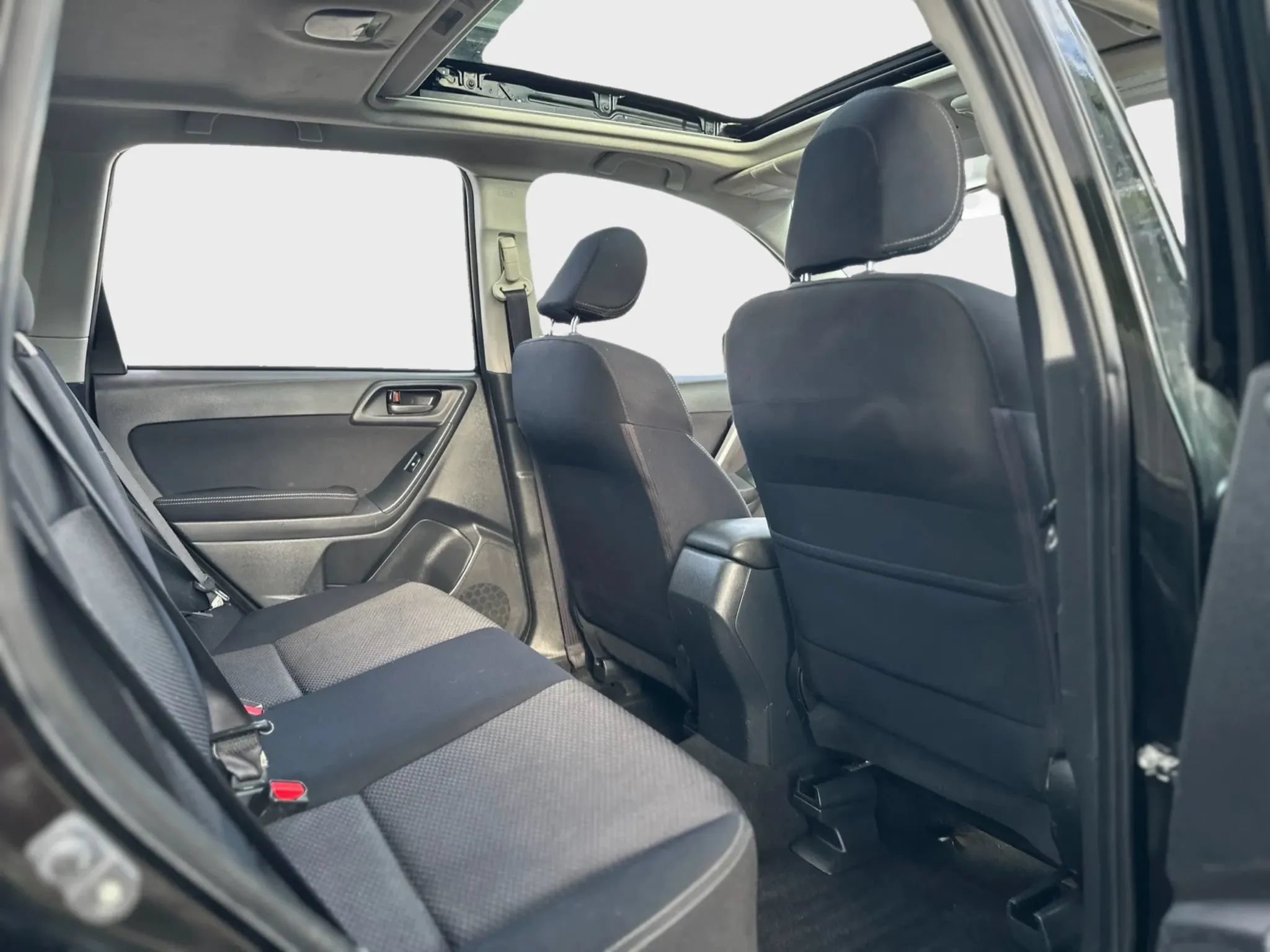 Used 2015 Subaru Forester 2.5i Premium w/ All-Weather Package AWD/4WD image 24