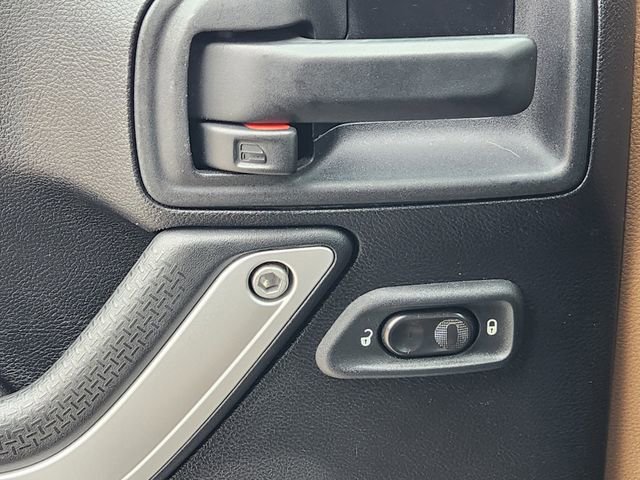 Used 2014 Jeep Wrangler Unlimited Sahara w/ Connectivity Group image 21