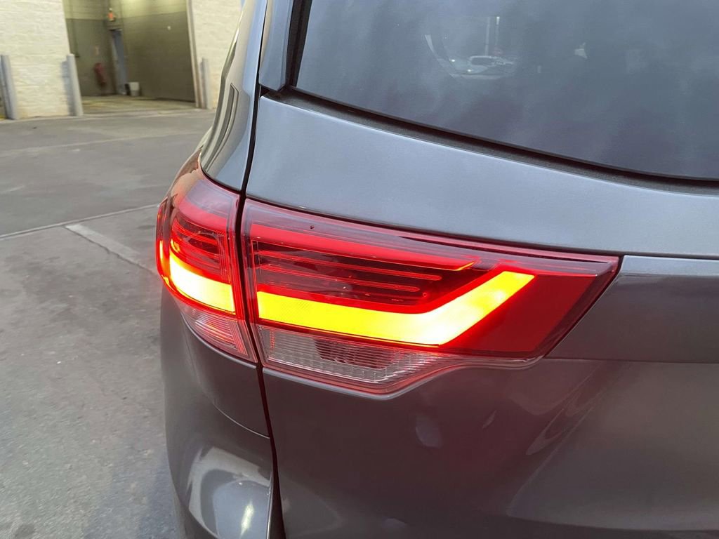 Used 2017 Toyota Highlander XLE image 17