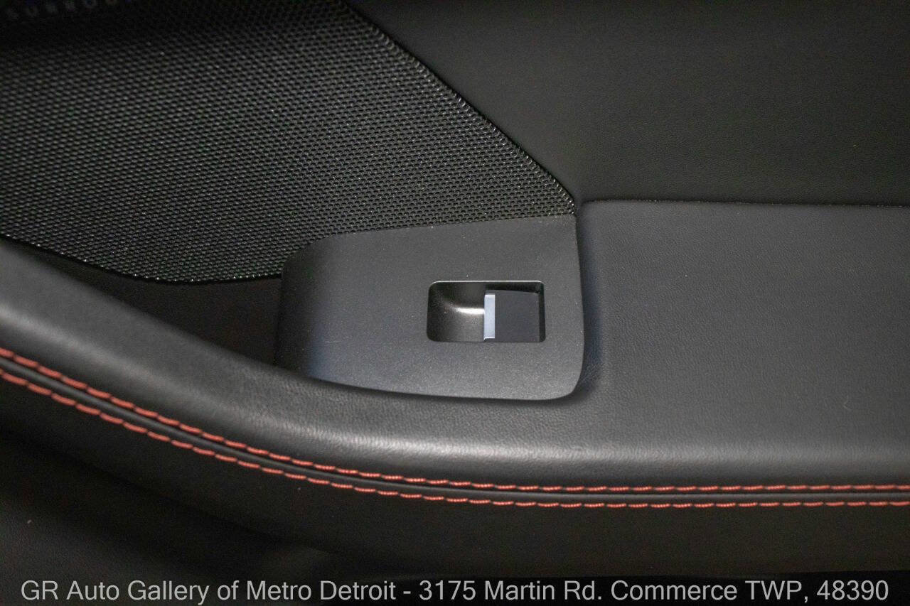 Used 2020 Jaguar F-TYPE R image 37