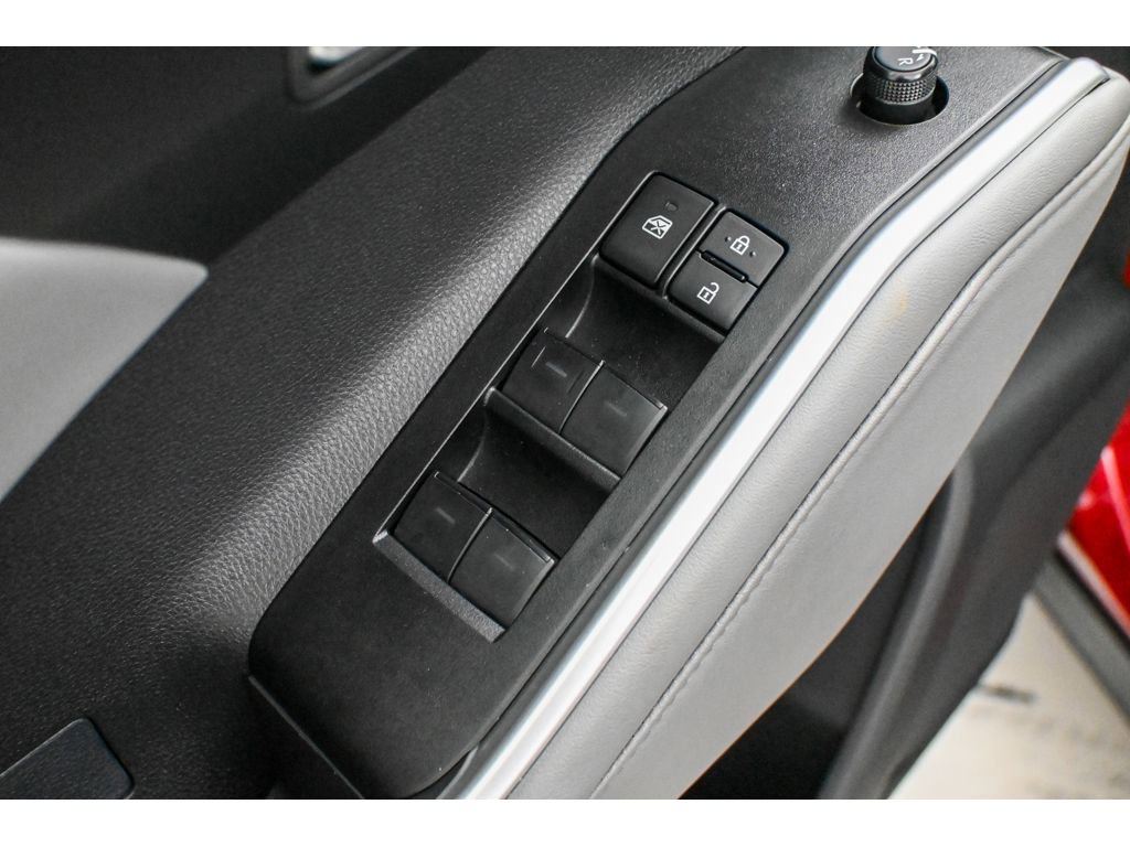 Used 2025 Toyota Highlander XLE image 32