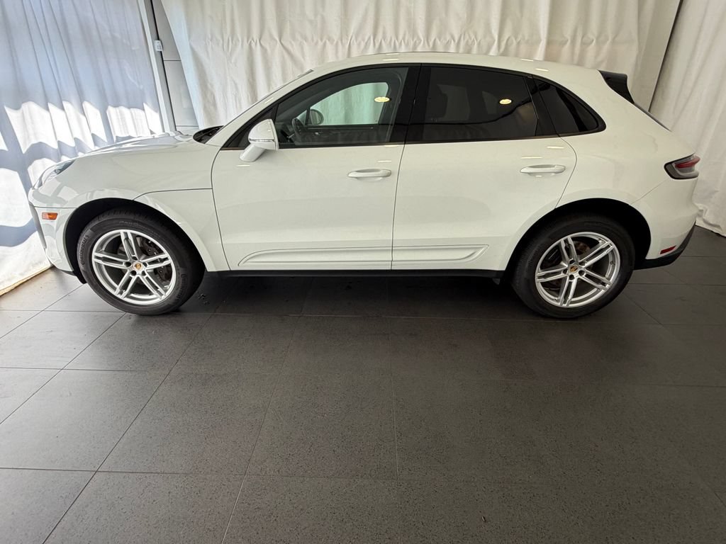 Certified 2023 Porsche Macan AWD/4WD image 2