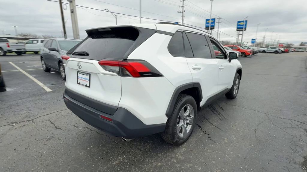 Used 2022 Toyota RAV4 XLE AWD/4WD image 8