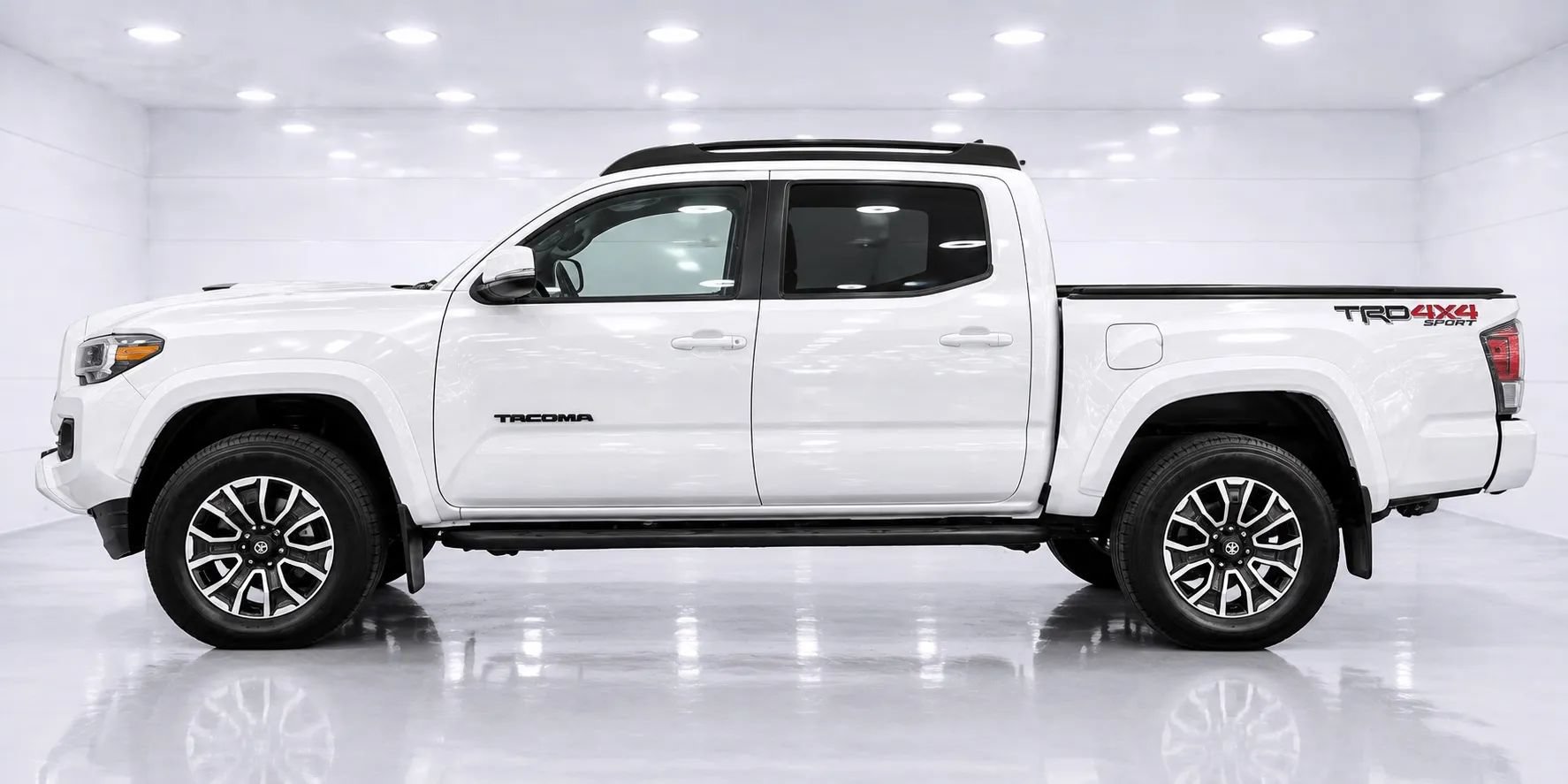Used 2023 Toyota Tacoma TRD Sport AWD/4WD image 2