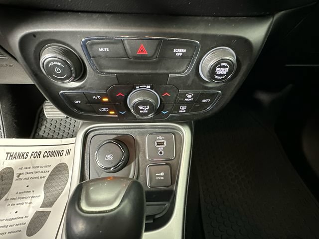 Used 2021 Jeep Compass Latitude w/ Sun and Sound Group AWD/4WD image 14