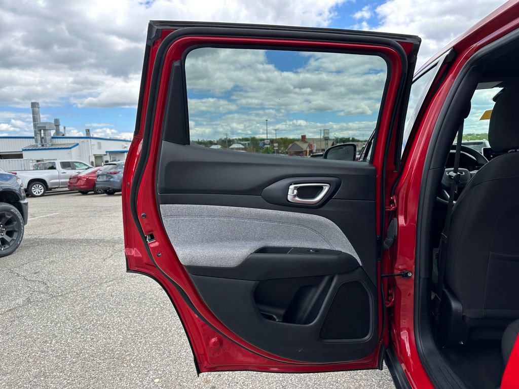 Used 2023 Jeep Compass Sport AWD/4WD image 9