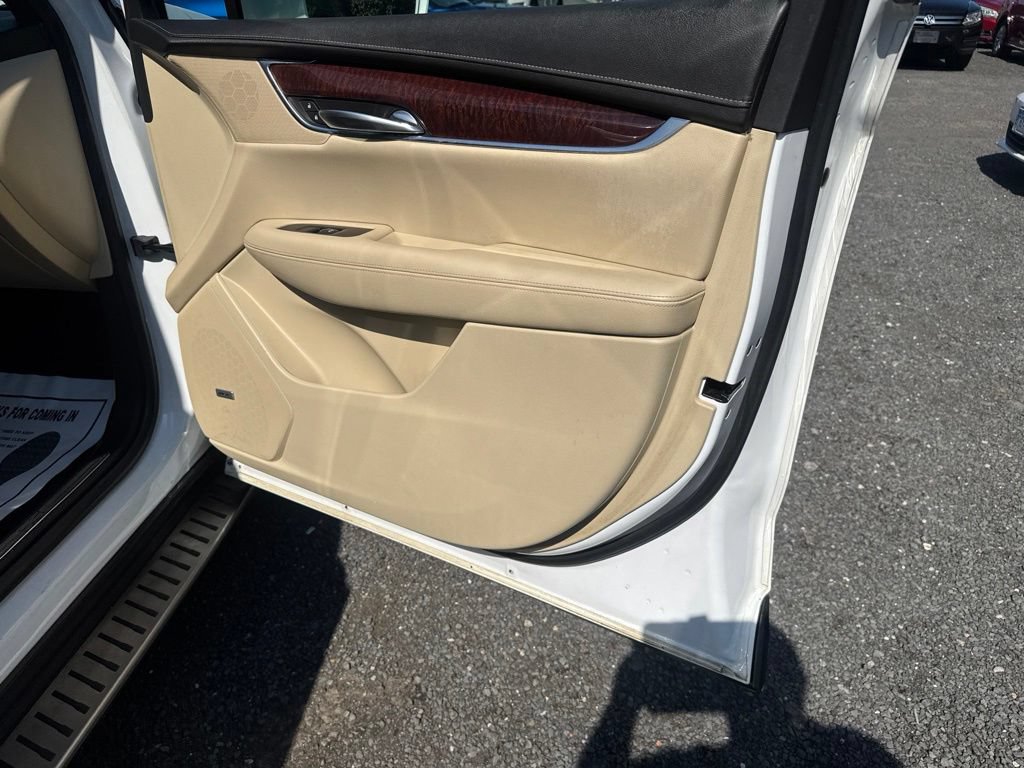 Used 2017 Cadillac XT5 Luxury AWD/4WD image 32