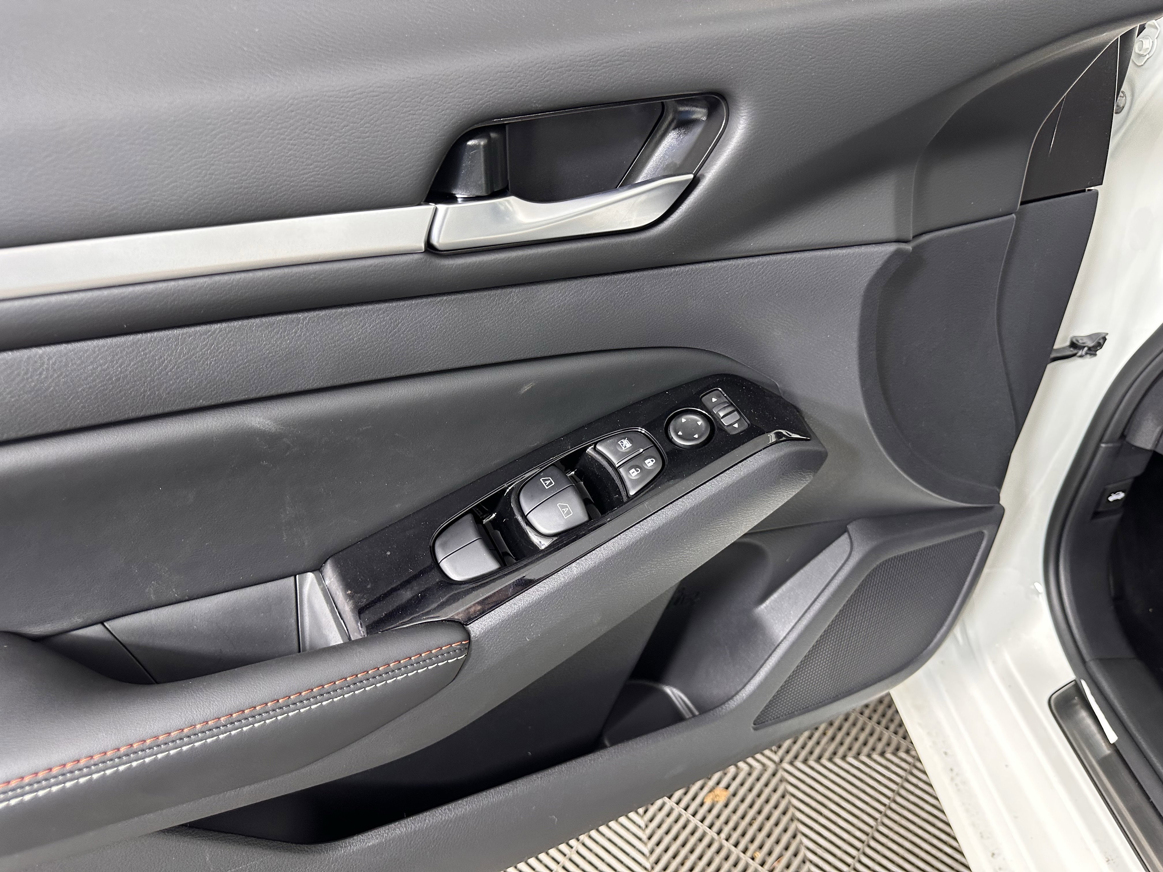 New 2025 Nissan Altima 2.5 SR w/ SR Premium Package image 24