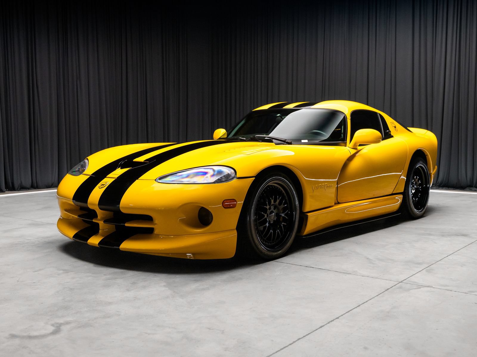 Used 2001 Dodge Viper GTS RWD image 25