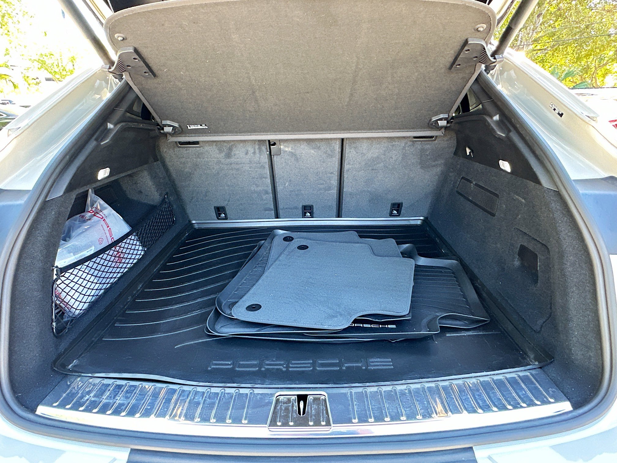 Used 2025 Porsche Cayenne Coupe image 28