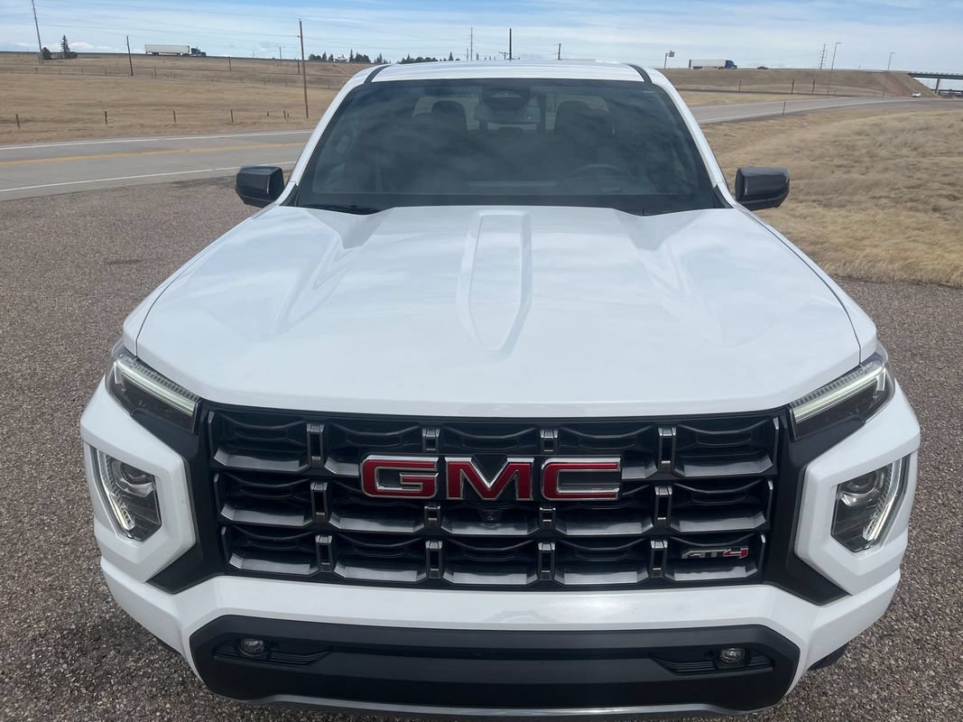 Used 2024 GMC Canyon AT4 w/ Technology Package AWD/4WD image 10