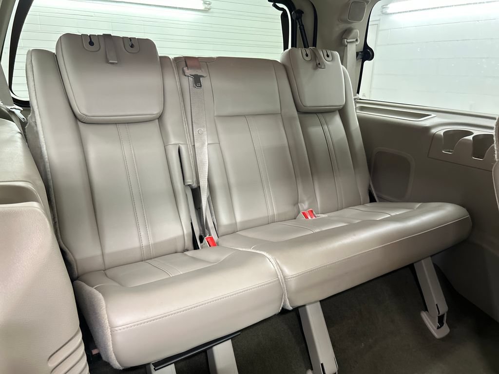 Used 2015 Lincoln Navigator 2WD image 30