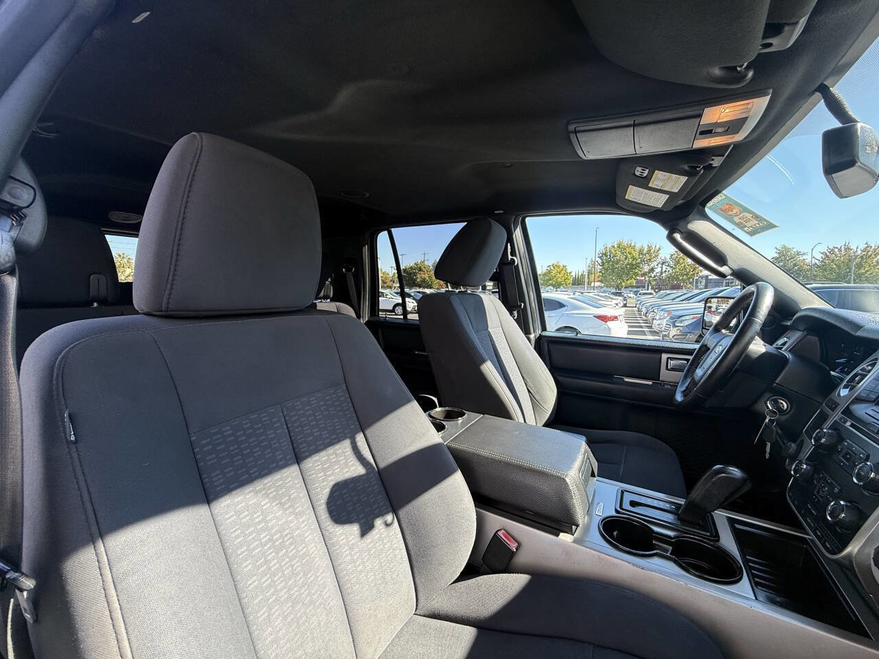 Used 2017 Ford Expedition XLT image 19
