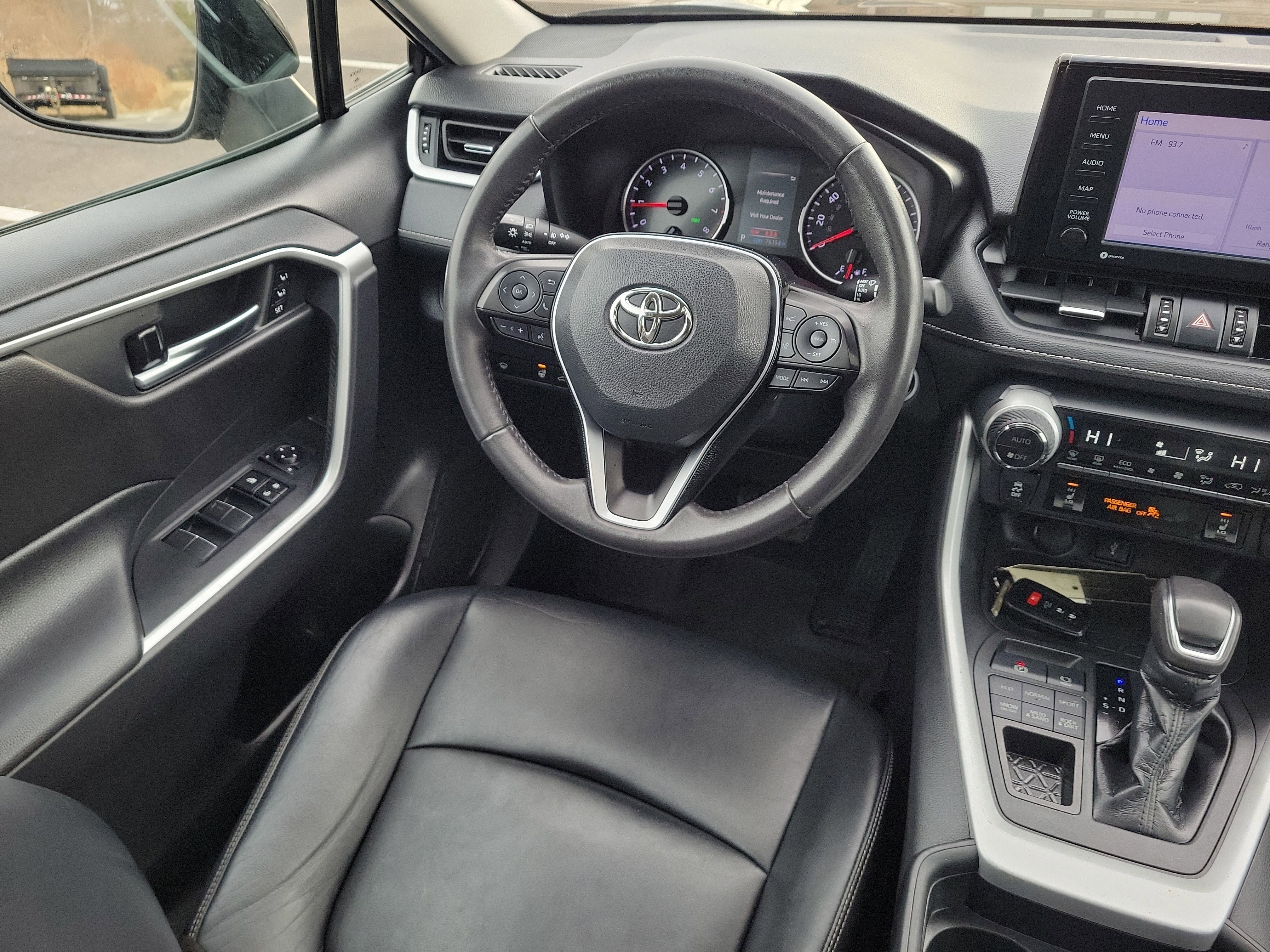 Used 2020 Toyota RAV4 XLE Premium image 14