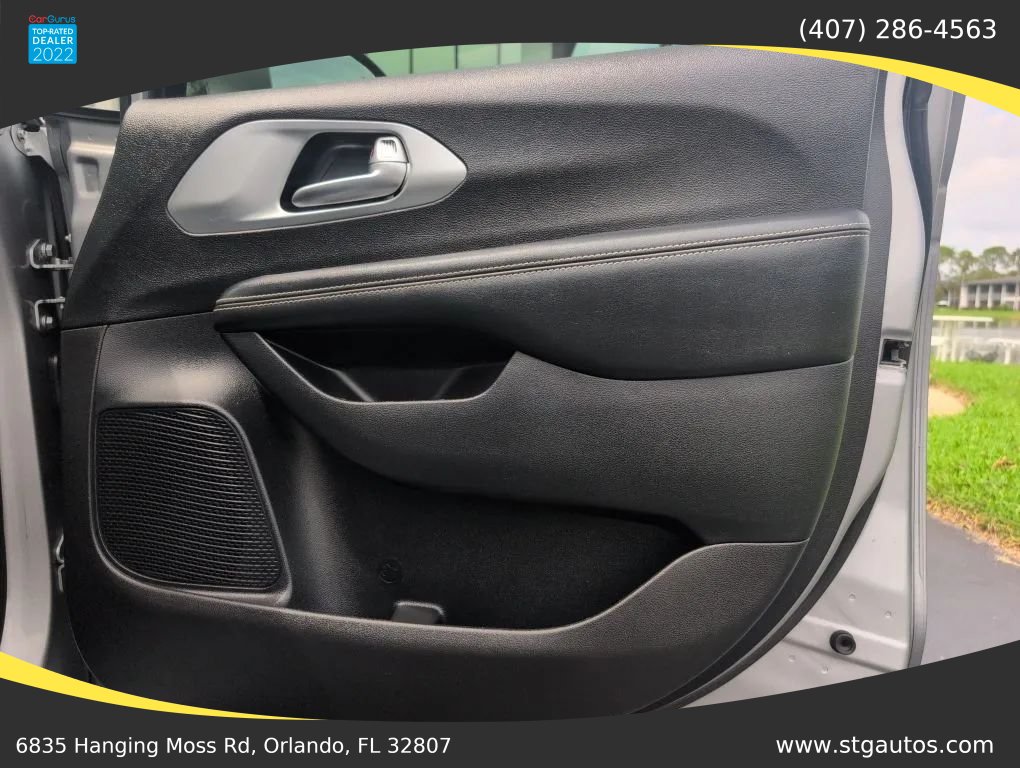 Used 2020 Chrysler Pacifica Touring-L w/ S Appearance Package FWD image 25