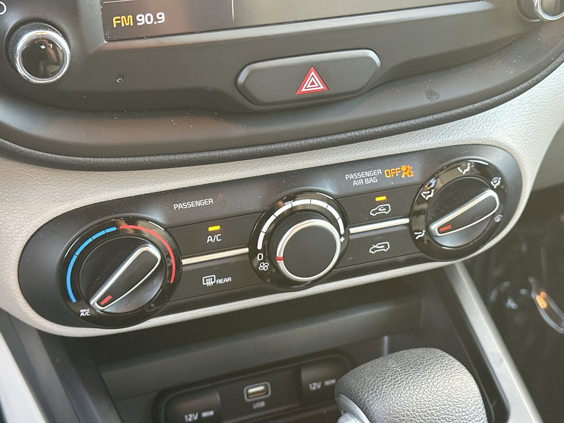 Certified 2025 Kia Soul LX FWD image 16