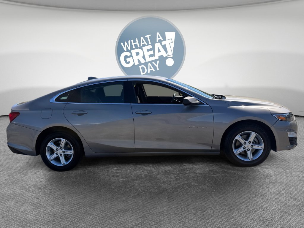 Used 2024 Chevrolet Malibu LT FWD image 2