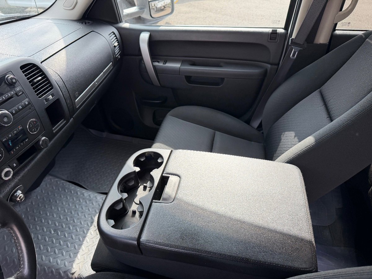 Used 2010 Chevrolet Silverado 2500 LT w/ Interior Plus Package AWD/4WD image 19
