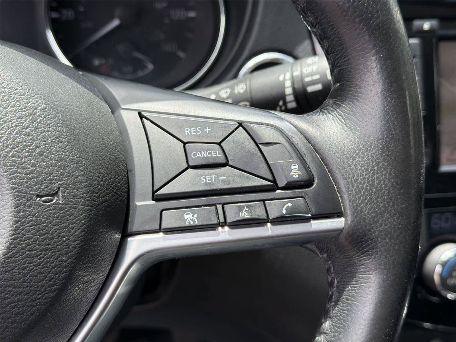Used 2018 Nissan Rogue SL FWD image 35