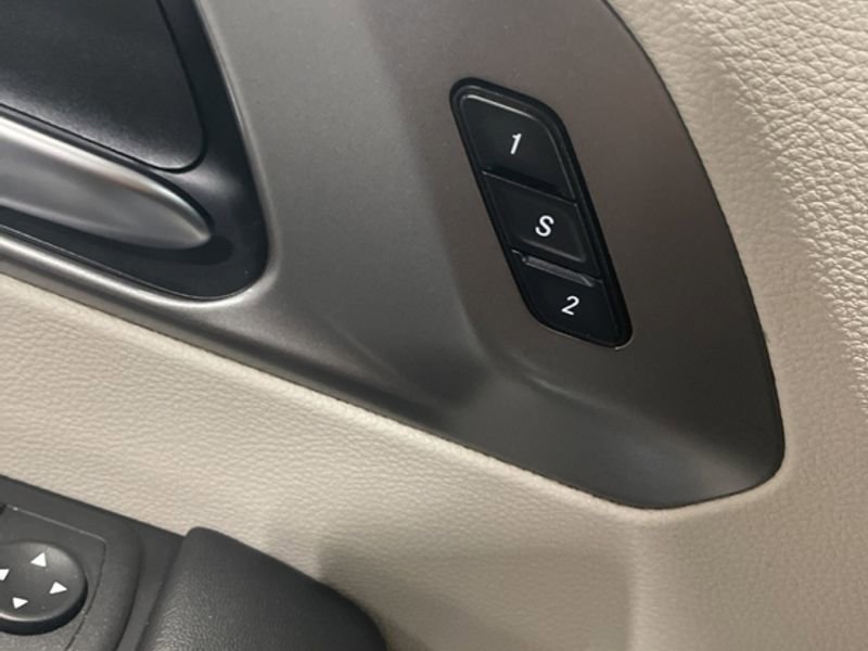 Used 2023 Chrysler Pacifica Touring-L w/ Uconnect Theater Family Group image 32