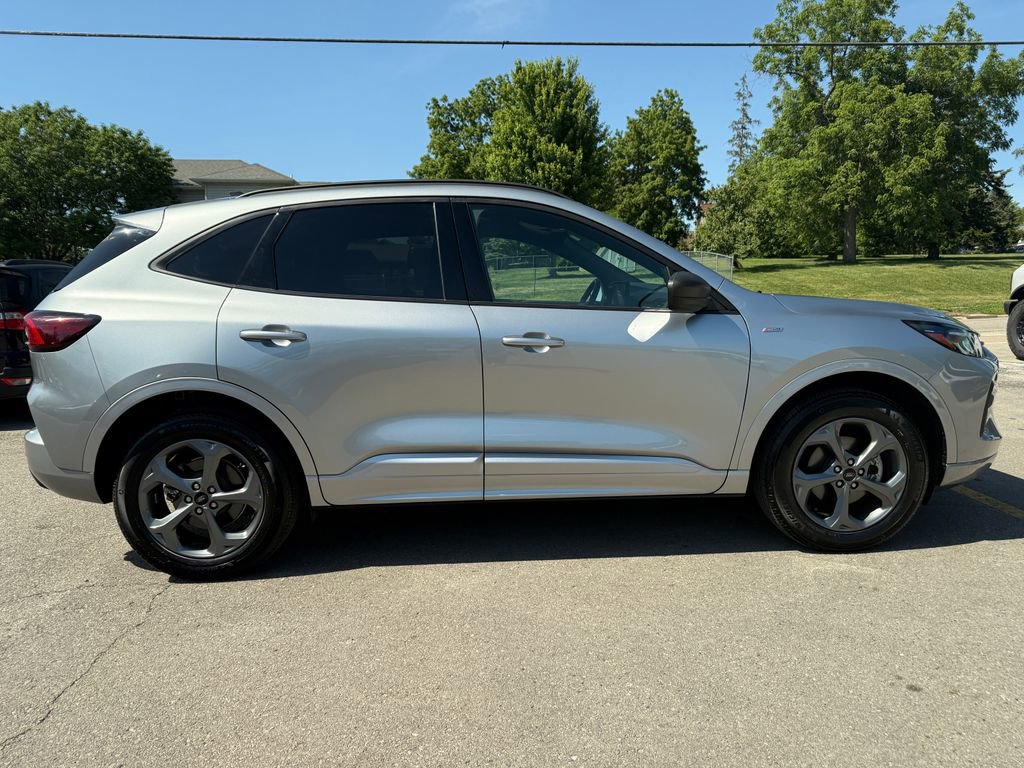 Used 2024 Ford Escape ST-Line w/ Tech Pack #1 AWD/4WD image 4