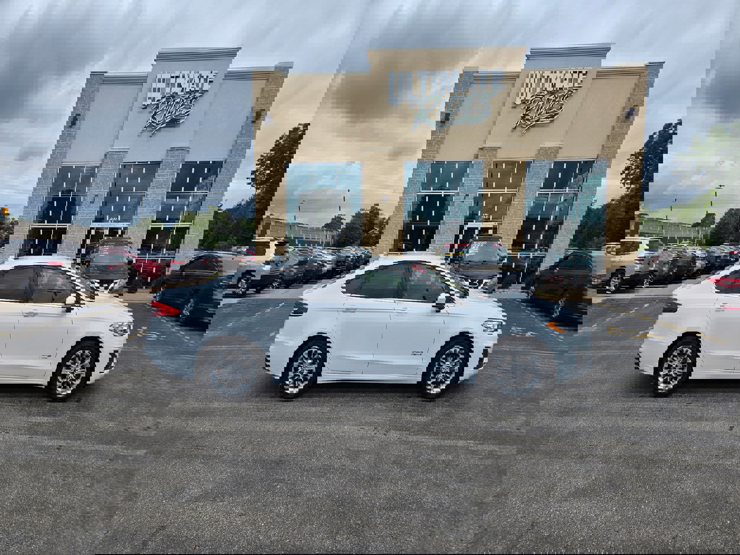 Used 2019 Ford Fusion SE image 1