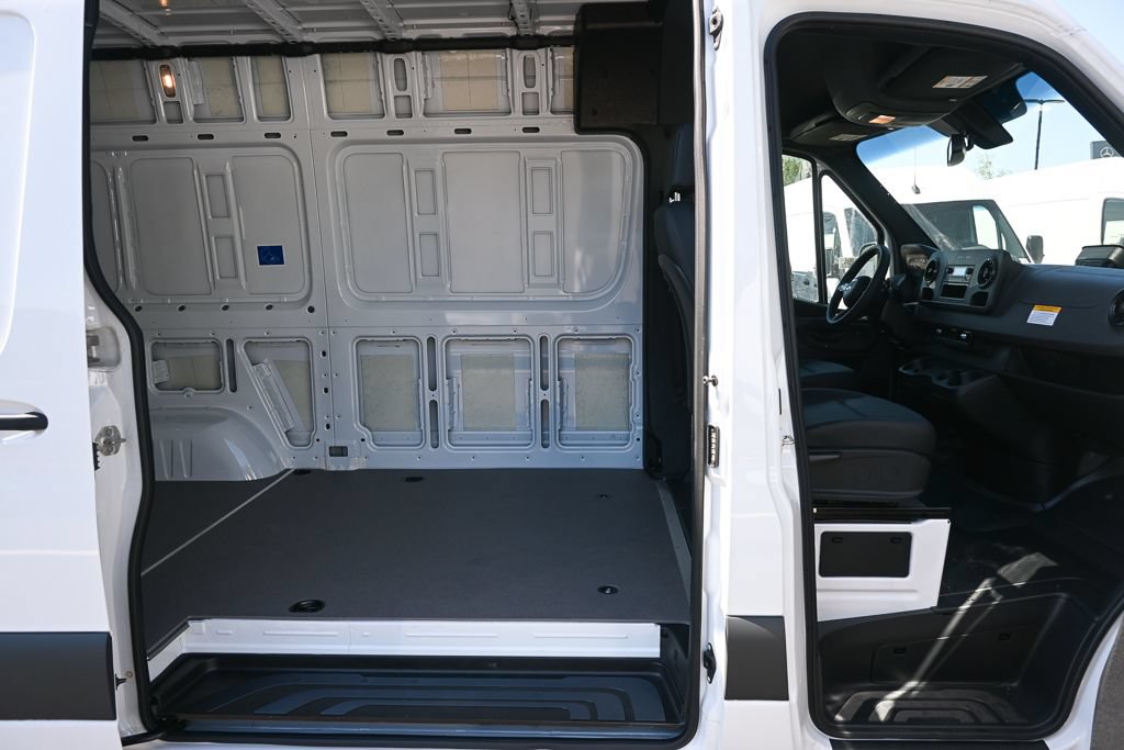 Used 2025 Mercedes-Benz Sprinter 2500 image 22