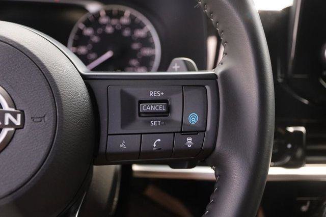 Used 2025 Nissan Pathfinder SV image 14