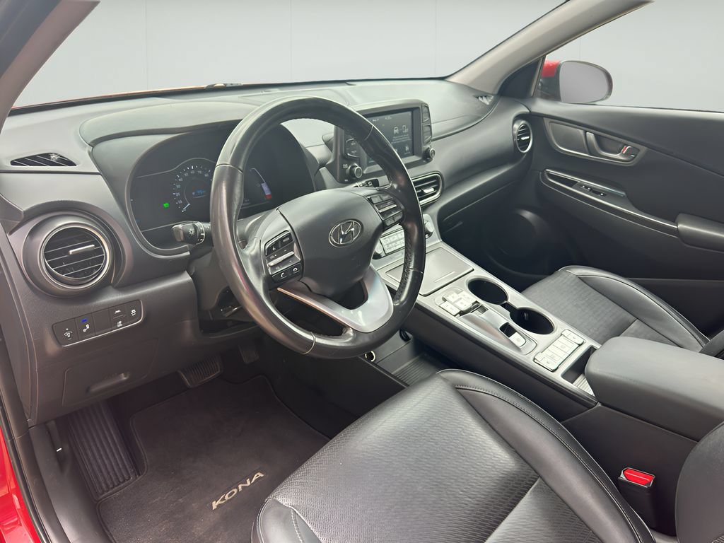 Used 2021 Hyundai Kona Limited w/ Cargo Package FWD image 2