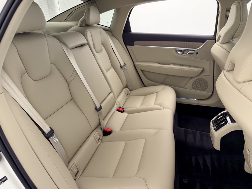 Used 2025 Volvo S90 B6 Plus AWD/4WD image 29