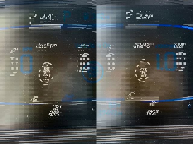 Used 2025 Hyundai Venue SEL image 12