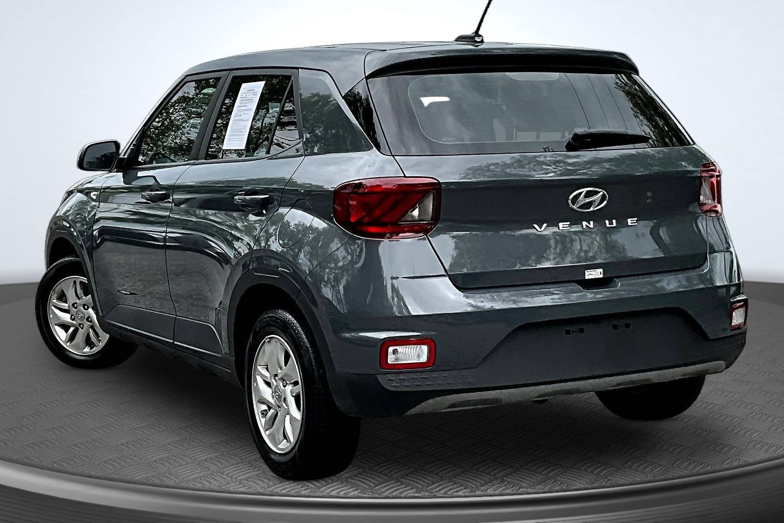 Used 2026 Hyundai Venue SE FWD image 4