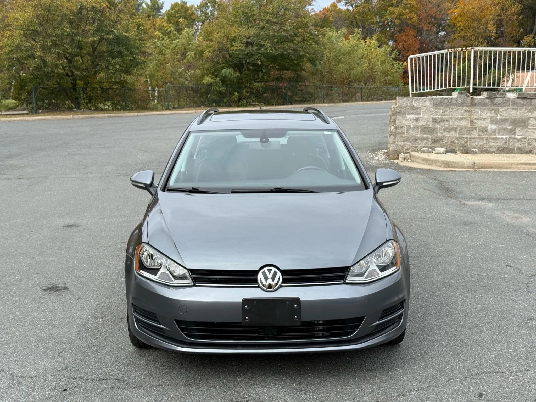 Used 2016 Volkswagen Golf Limited Edition image 9