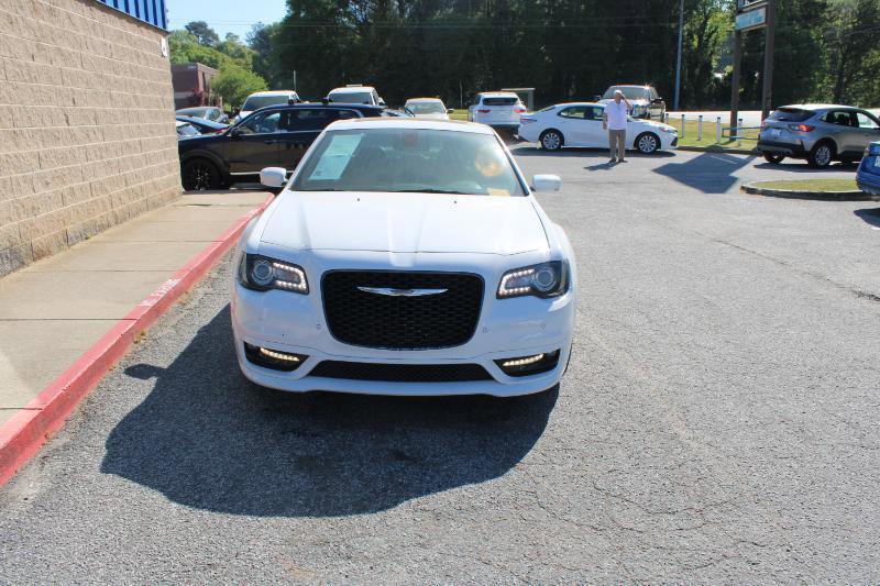 Used 2018 Chrysler 300 S w/ 300S Premium Group image 2