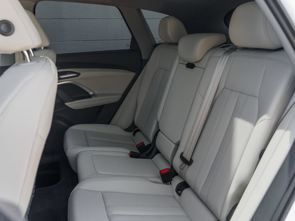 Used 2025 Audi Q5 Premium w/ Convenience Package AWD/4WD image 9