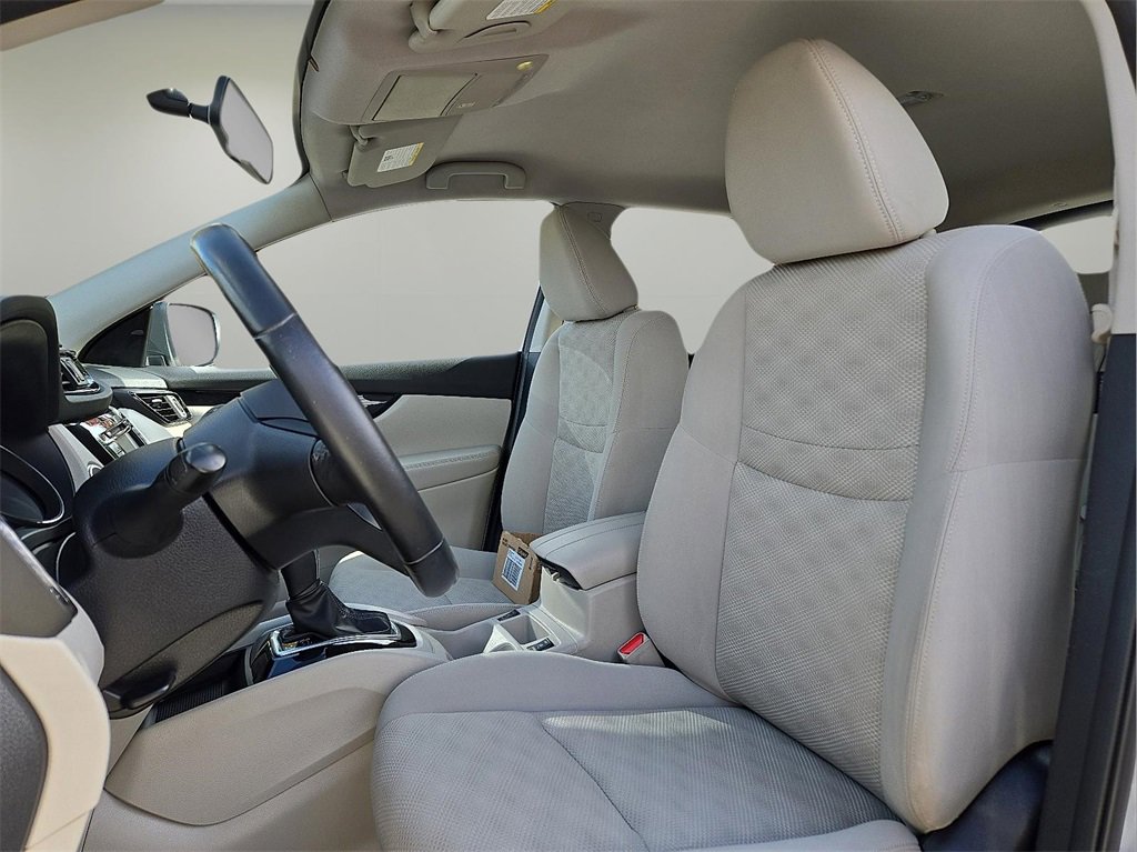 Used 2018 Nissan Rogue Sport SV w/ SV Technology Package image 14